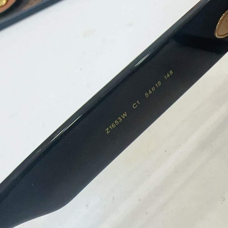 Picture of Louis Vuitton Sunglasses _SKUfw76300401fw